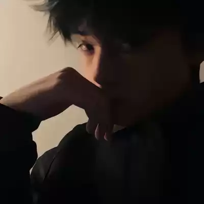 钟由希